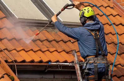 Démoussage et hydrofuge de toiture à Venette
